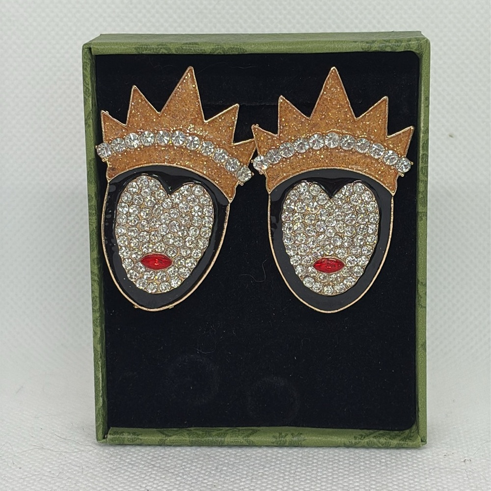 Disney Snow White Inspired Evil Queen Villain Studded Earrings - Picture 4 of 13